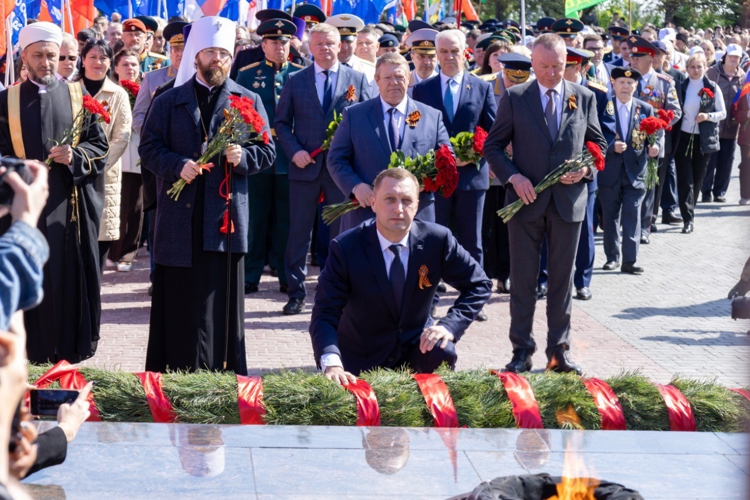 9 МАЯ 2025 ГОДА ВОЕННОСЛУЖАЩИЕ ВОЕННОГО ИНСТИТУТА ПРИНЯЛИ УЧАСТИЕ В ЦЕРЕМОНИИ ВОЗЛОЖЕНИЯ ЦВЕТОВ К ВЕЧНОМУ ОГНЮ В ПАРКЕ ПОБЕДЫ