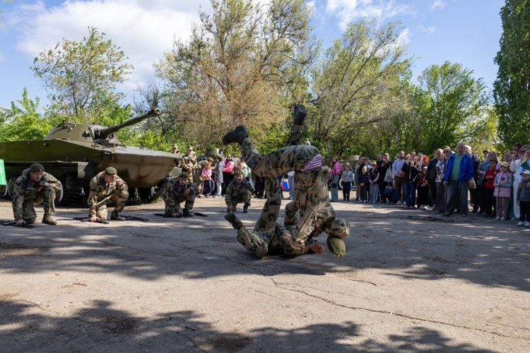 9 МАЯ 2025 ГОДА ВОЕННОСЛУЖАЩИЕ ВОЕННОГО ИНСТИТУТА ПРИНЯЛИ УЧАСТИЕ В ЦЕРЕМОНИИ ВОЗЛОЖЕНИЯ ЦВЕТОВ К ВЕЧНОМУ ОГНЮ В ПАРКЕ ПОБЕДЫ