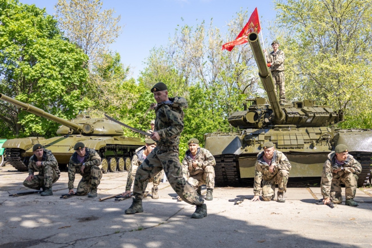9 МАЯ 2025 ГОДА ВОЕННОСЛУЖАЩИЕ ВОЕННОГО ИНСТИТУТА ПРИНЯЛИ УЧАСТИЕ В ЦЕРЕМОНИИ ВОЗЛОЖЕНИЯ ЦВЕТОВ К ВЕЧНОМУ ОГНЮ В ПАРКЕ ПОБЕДЫ
