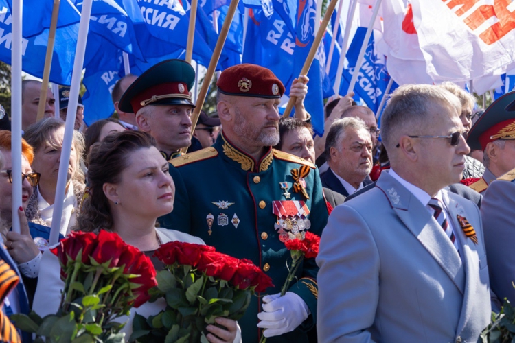 9 МАЯ 2025 ГОДА ВОЕННОСЛУЖАЩИЕ ВОЕННОГО ИНСТИТУТА ПРИНЯЛИ УЧАСТИЕ В ЦЕРЕМОНИИ ВОЗЛОЖЕНИЯ ЦВЕТОВ К ВЕЧНОМУ ОГНЮ В ПАРКЕ ПОБЕДЫ