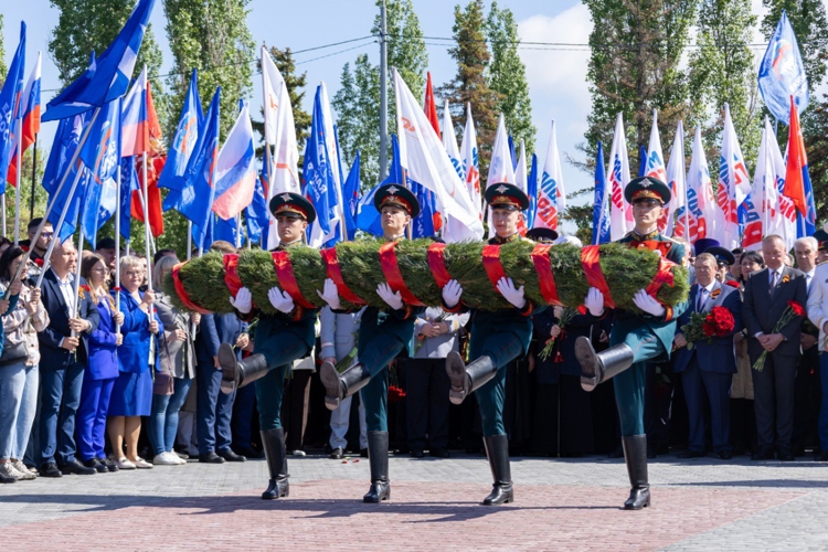9 МАЯ 2025 ГОДА ВОЕННОСЛУЖАЩИЕ ВОЕННОГО ИНСТИТУТА ПРИНЯЛИ УЧАСТИЕ В ЦЕРЕМОНИИ ВОЗЛОЖЕНИЯ ЦВЕТОВ К ВЕЧНОМУ ОГНЮ В ПАРКЕ ПОБЕДЫ