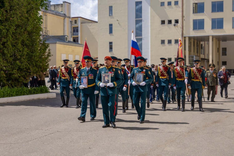 9 МАЯ 2025 ГОДА В ВОЕННОМ ИНСТИТУТЕ ПРОВЕДЕНО ШЕСТВИЕ «БЕССМЕРТНОГО ПОЛКА» 
