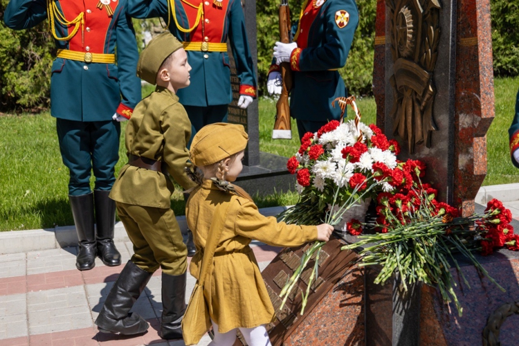 9 МАЯ 2025 ГОДА В ВОЕННОМ ИНСТИТУТЕ ПРОВЕДЕНО ШЕСТВИЕ «БЕССМЕРТНОГО ПОЛКА» 