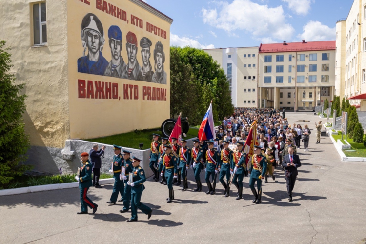 9 МАЯ 2025 ГОДА В ВОЕННОМ ИНСТИТУТЕ ПРОВЕДЕНО ШЕСТВИЕ «БЕССМЕРТНОГО ПОЛКА»