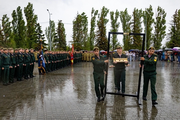 27 июня 2025 года в военном институте состоялась торжественная церемония вручения выпускникам офицерских погон