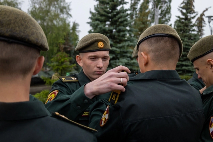 27 июня 2025 года в военном институте состоялась торжественная церемония вручения выпускникам офицерских погон