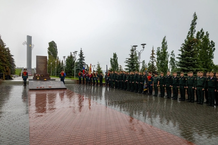 27 июня 2025 года в военном институте состоялась торжественная церемония вручения выпускникам офицерских погон