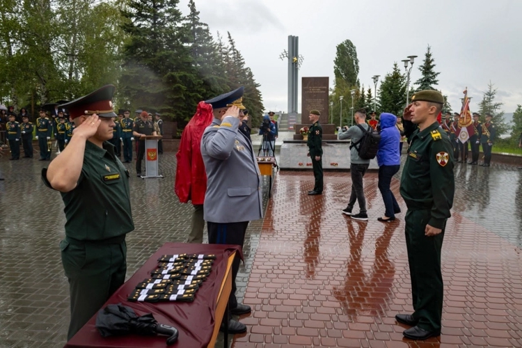 27 июня 2025 года в военном институте состоялась торжественная церемония вручения выпускникам офицерских погон