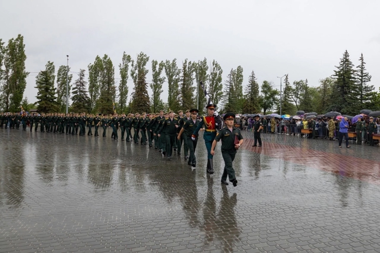 27 июня 2025 года в военном институте состоялась торжественная церемония вручения выпускникам офицерских погон