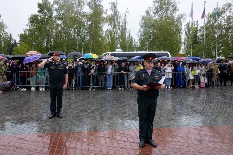 27 июня 2025 года в военном институте состоялась торжественная церемония вручения выпускникам офицерских погон
