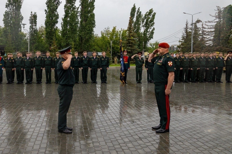 27 июня 2025 года в военном институте состоялась торжественная церемония вручения выпускникам офицерских погон
