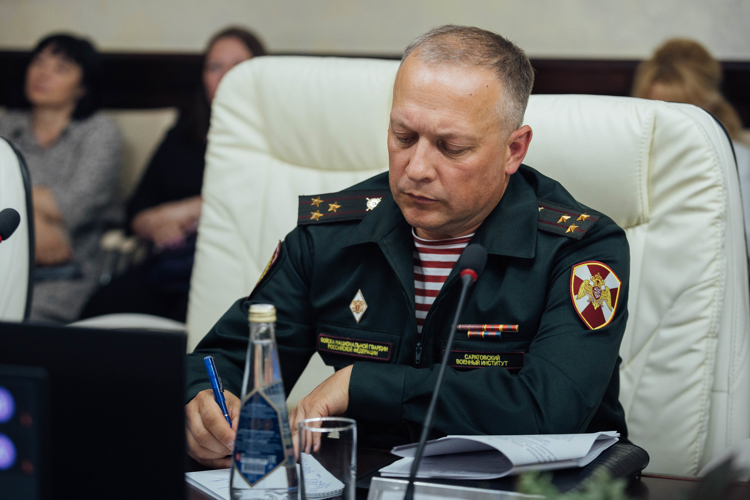 18 июня 2025 года военнослужащие военного института приняли участие в Саратовском юридическом форуме