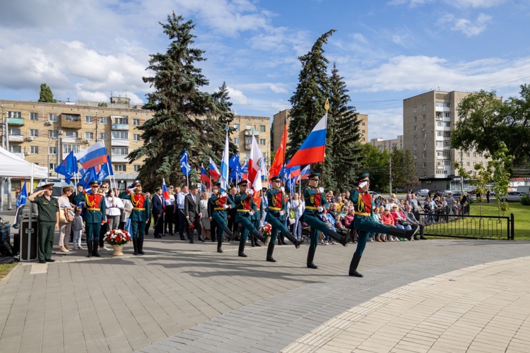 2 июля 2025 года военнослужащие военного института приняли участие в праздновании Дня трудовой доблести Саратова