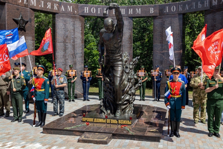 1 июля 2025 года военнослужащие военного института приняли участие в церемонии увековечивания памяти бойцов, погибших в ходе проведения специальной военной операции
