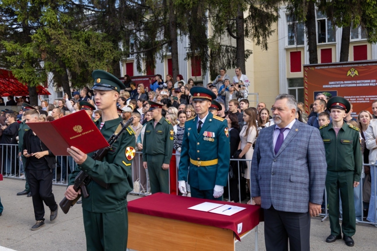 6 сентября 2025 года курсанты Саратовского военного ордена Жукова Краснознаменного института войск национальной гвардии приняли Военную присягу