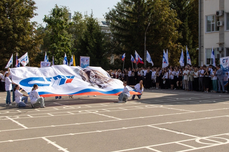 1 сентября 2025 года начальник военного института принял участие в торжественной линейке в СГТУ им. Гагарина Ю.А.