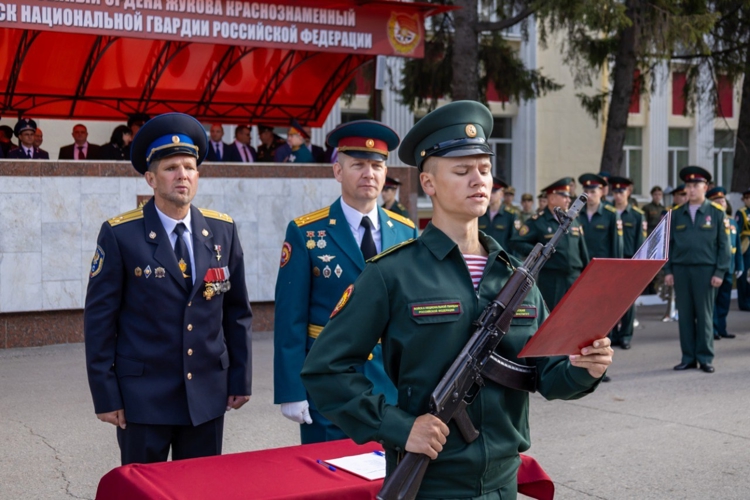 6 сентября 2025 года курсанты Саратовского военного ордена Жукова Краснознаменного института войск национальной гвардии приняли Военную присягу