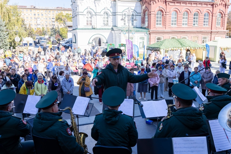 1 октября 2025 года военнослужащие военного института приняли участие в торжественном мероприятии, приуроченном ко Дню пожилого человека