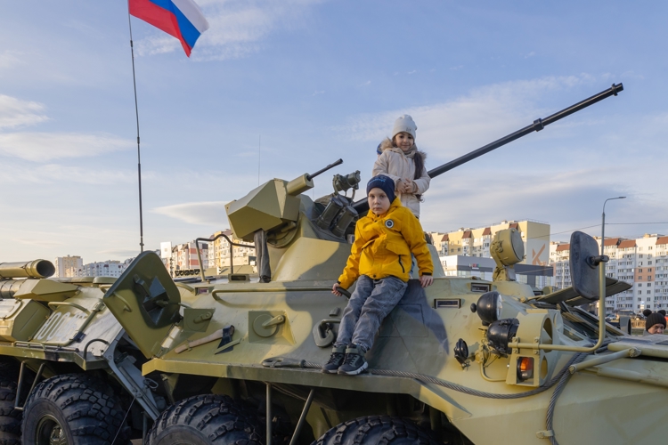 С 13 по 15 ноября 2025 года в Саратове прошли Всероссийские соревнования по боксу среди военнослужащих «Защитник»