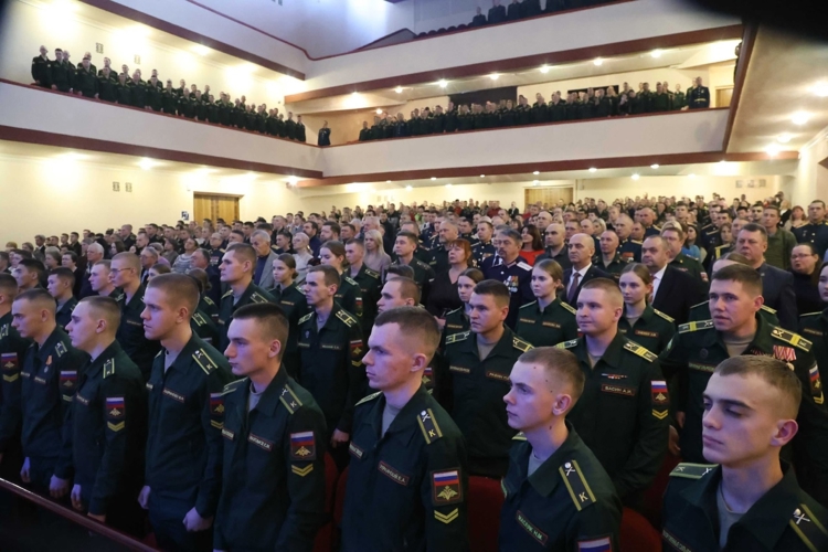 19 ноября 2025 года начальник военного института поздравил Саратовское высшее артиллерийское командное училище