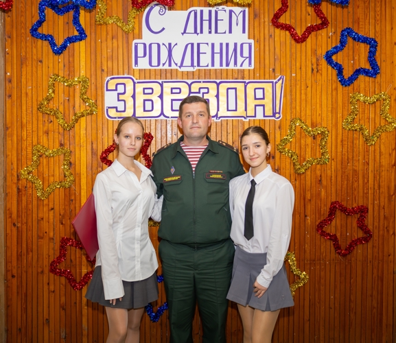 7 ноября 2025 года военнослужащие военного института поздравили школу № 86 с 70-летием