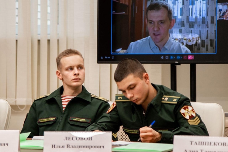 18 ноября 2025 года военнослужащие военного института приняли участие в круглом столе