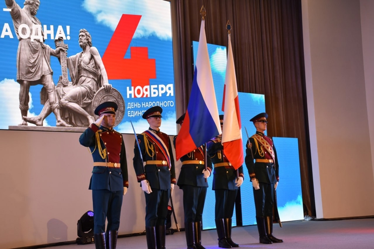 1 ноября 2025 года губернатор Саратовской области Роман Бусаргин провел мероприятие, приуроченное ко Дню народного единства