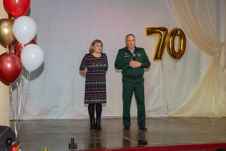7 ноября 2025 года военнослужащие военного института поздравили школу № 86 с 70-летием