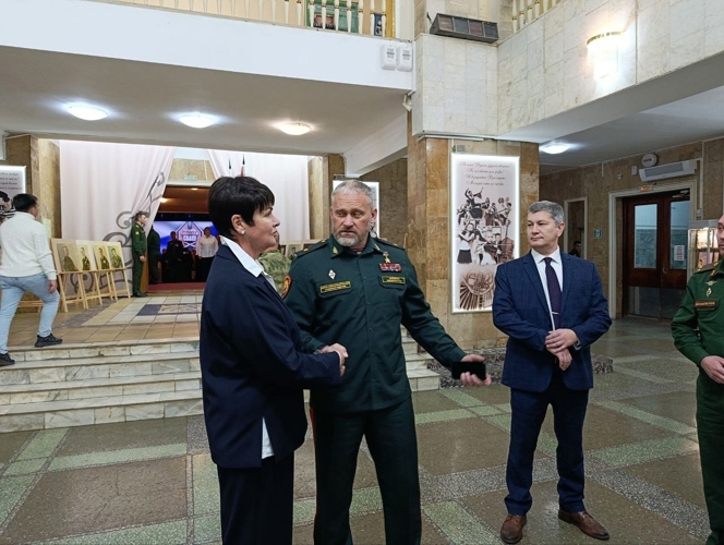 19 ноября 2025 года начальник военного института поздравил Саратовское высшее артиллерийское командное училище