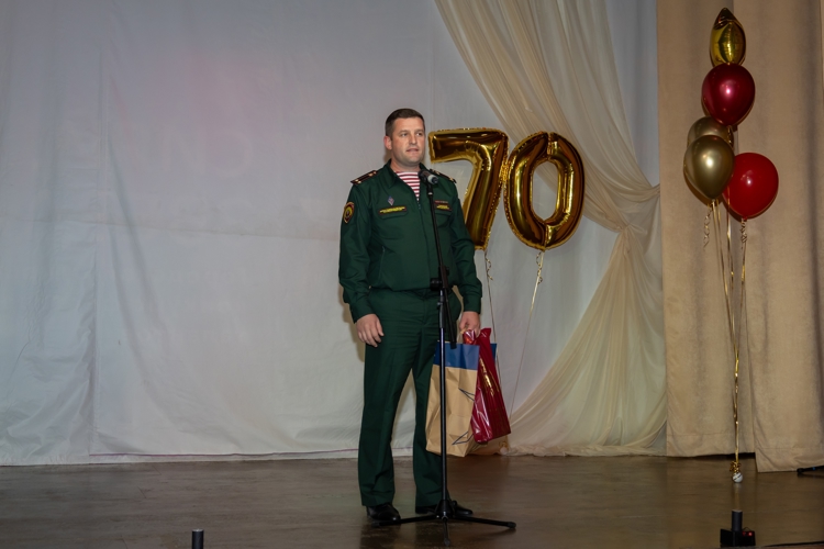 7 ноября 2025 года военнослужащие военного института поздравили школу № 86 с 70-летием