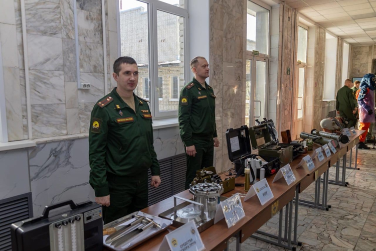16 декабря 2025 года военный институт наградили благодарственным письмом за вклад в гражданско-патриотическое воспитание подрастающего поколения