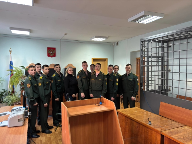 15 декабря 2025 года военнослужащие военного института посетили судебное заседание в Кировском районном суде г. Саратова  