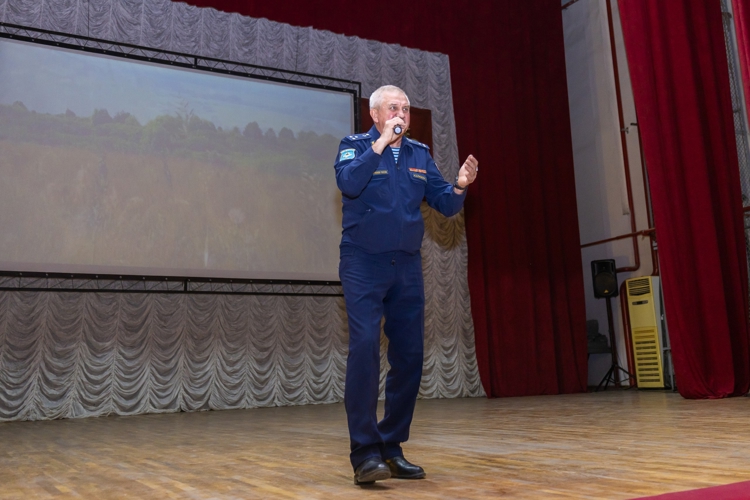 8 декабря 2025 года в военном институте состоялся концерт Михаила Калинкина