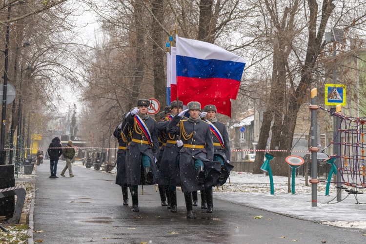 10 декабря 2025 года военнослужащие военного института приняли участие в торжественной церемонии открытия мемориала славы Героев СССР, России и кавалеров Ордена Славы