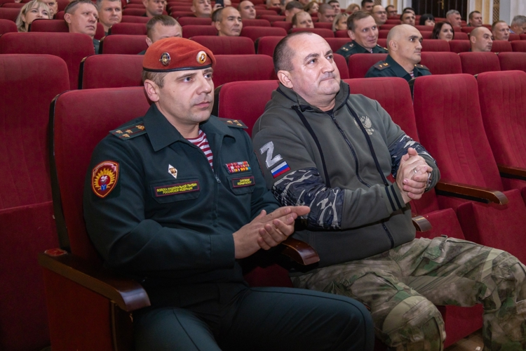 8 декабря 2025 года в военном институте состоялся концерт Михаила Калинкина
