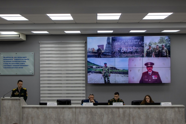 10 декабря 2025 года военнослужащие военного института приняли участие в патриотическом форуме