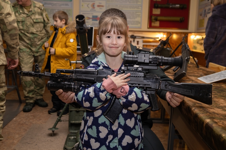 14 января 2026 года начальник военного института принял участие во Всероссийской новогодней акции «Елка желаний»