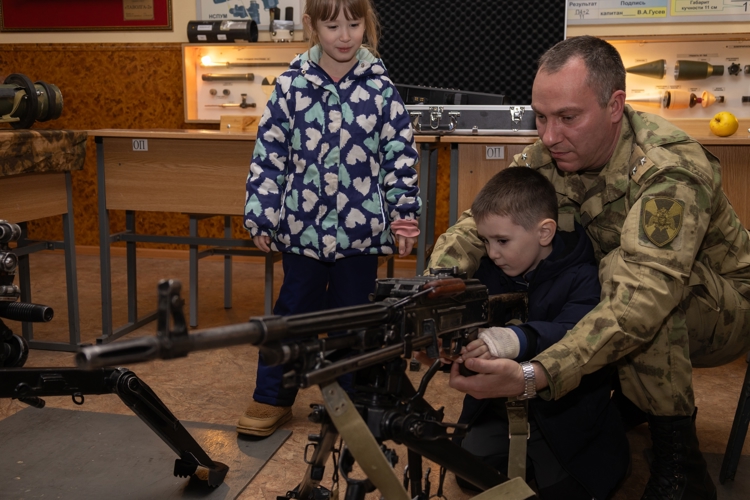 14 января 2026 года начальник военного института принял участие во Всероссийской новогодней акции «Елка желаний»