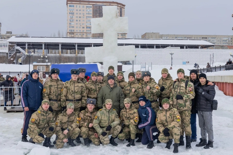19 января 2026 года военнослужащие военного института приняли участие в крещенских купаниях