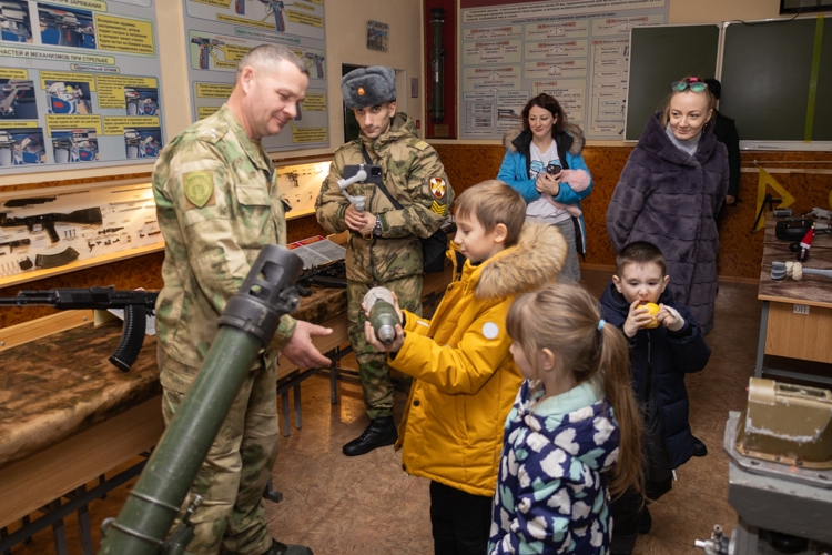 14 января 2026 года начальник военного института принял участие во Всероссийской новогодней акции «Елка желаний»