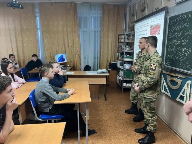 16 февраля 2026 года военнослужащие военного института посетили общеобразовательные учреждения