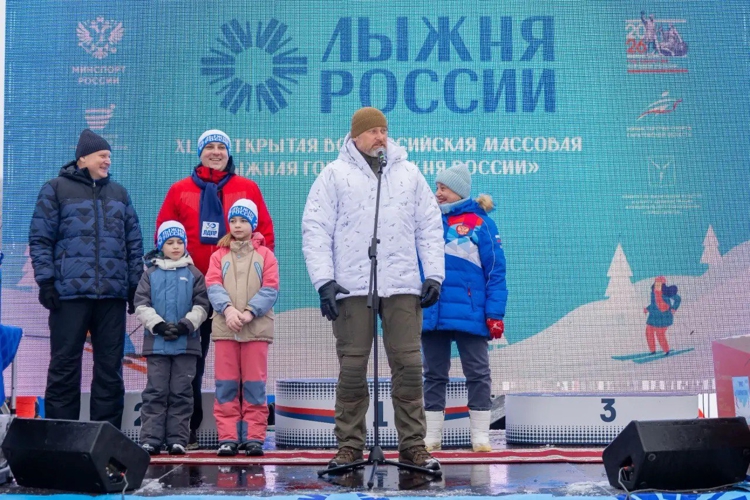 14 февраля 2026 года военнослужащие военного института приняли участие в массовой лыжной гонке «Лыжня России»