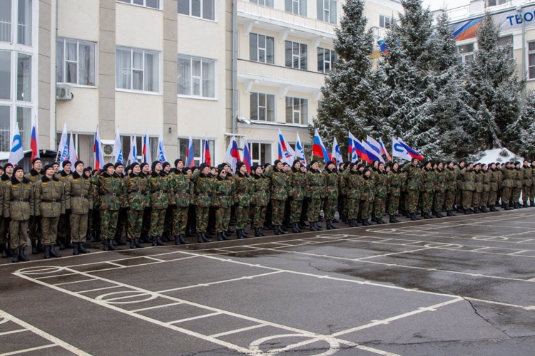 20 февраля 2026 года военнослужащие военного института приняли участие в торжественном построении