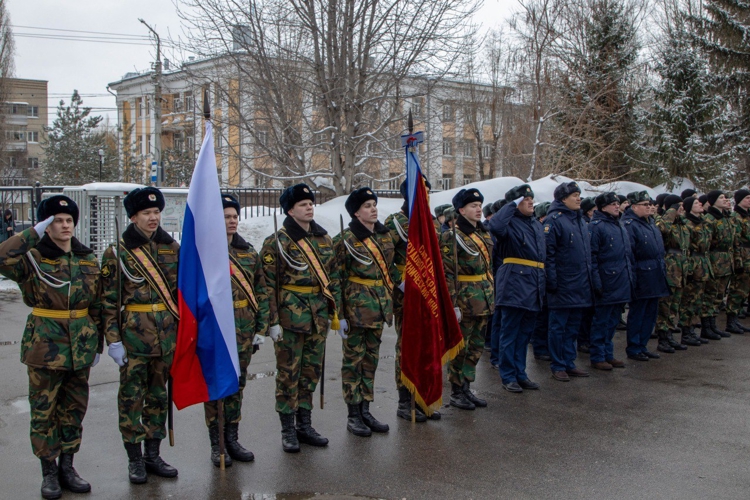 20 февраля 2026 года военнослужащие военного института приняли участие в торжественном построении