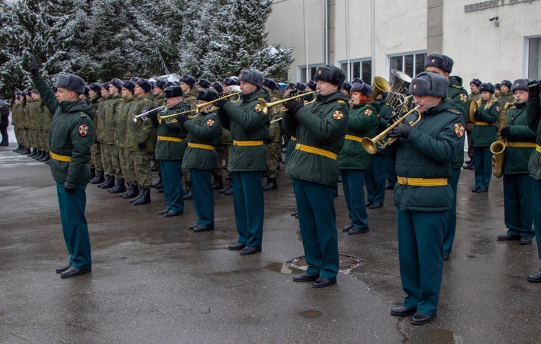 20 февраля 2026 года военнослужащие военного института приняли участие в торжественном построении