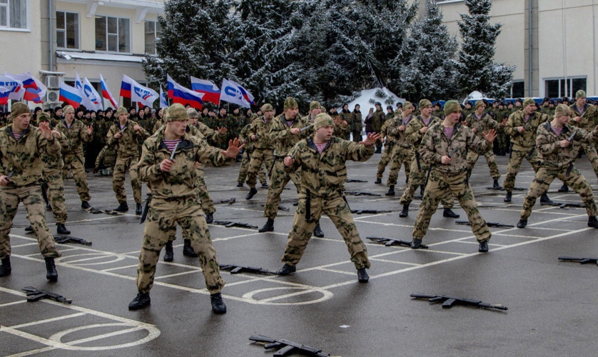 20 февраля 2026 года военнослужащие военного института приняли участие в торжественном построении