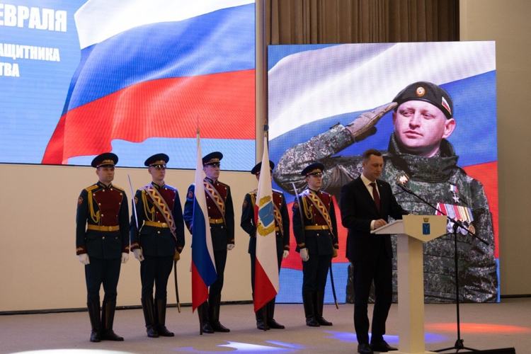20 февраля 2026 года военнослужащие военного института посетили Правительство Саратовской области