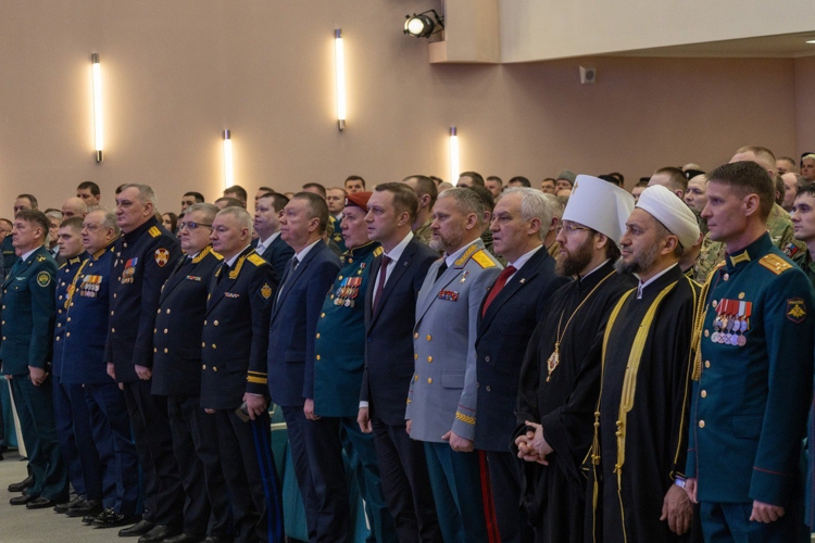 20 февраля 2026 года военнослужащие военного института посетили Правительство Саратовской области