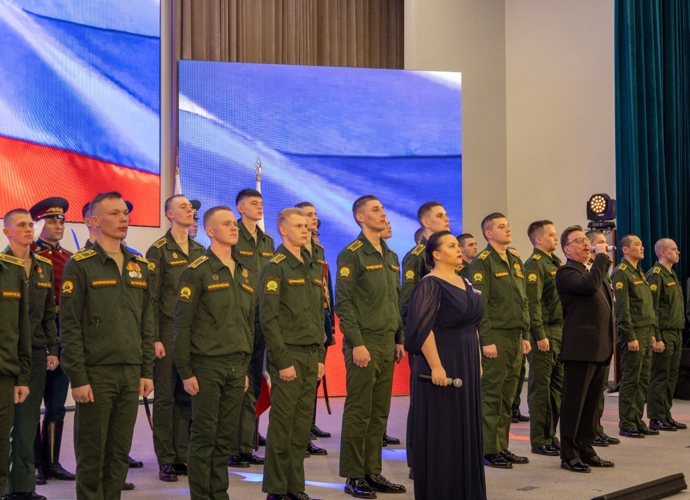 20 февраля 2026 года военнослужащие военного института посетили Правительство Саратовской области
