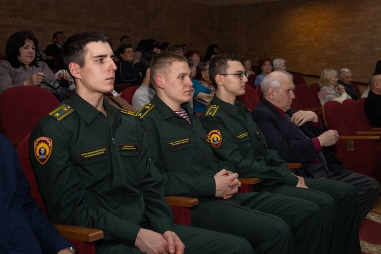 21 февраля 2026 года военнослужащие военного института приняли участие в благотворительном концерте, посвященном Дню защитника Отечества